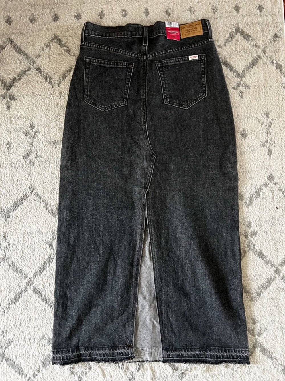 NEW Levi Strauss Black Denim Midi Skirt Straight Pencil Raw Hem Size 2 Women's - Picture 4 of 6